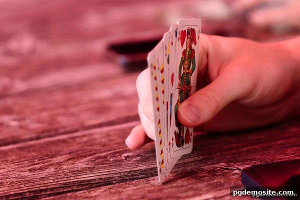 起手牌范围与策略平衡：pg电子试玩网揭秘棋牌竞技制胜法则